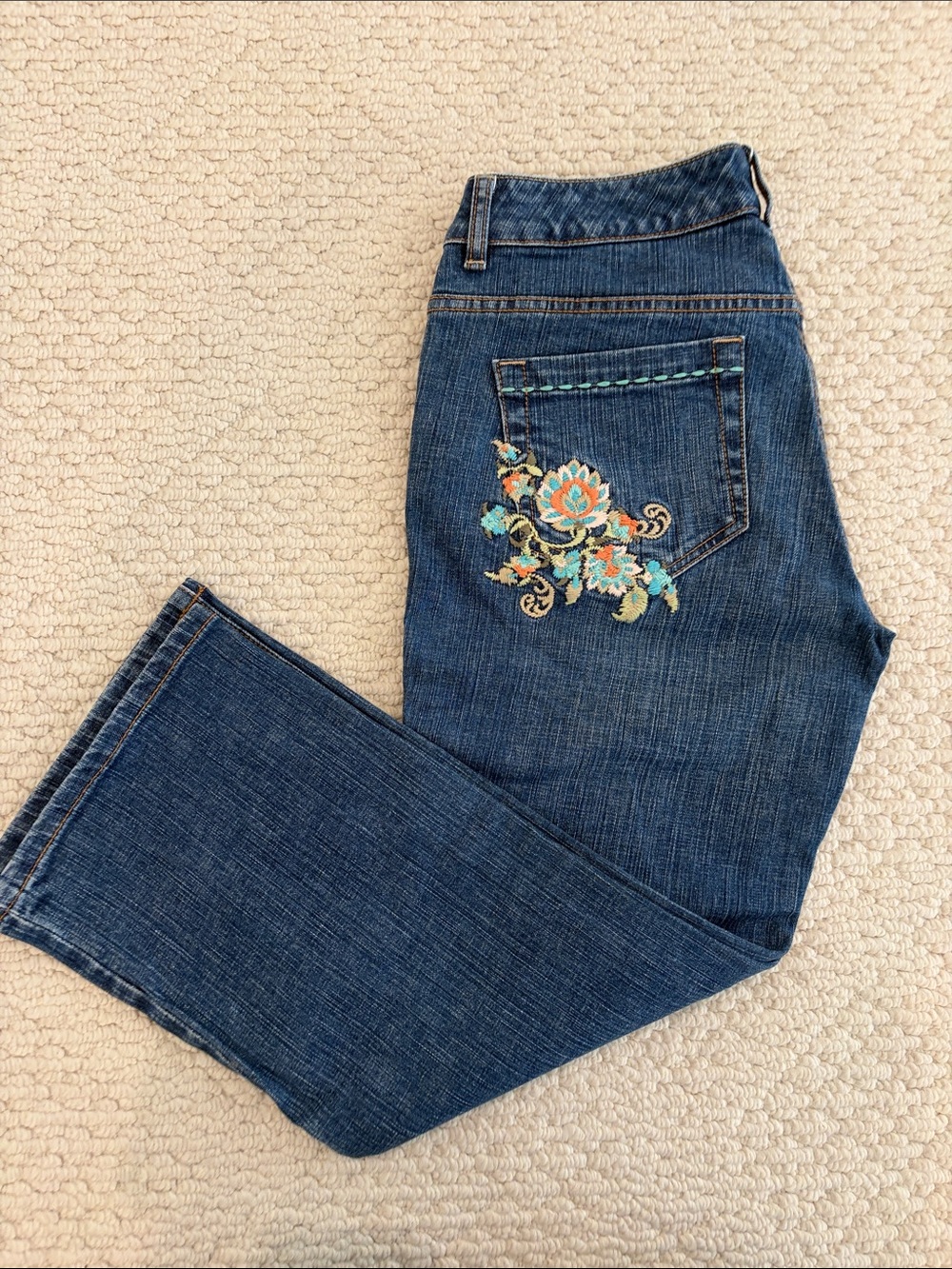 Vintage Janesville Embroidered Denim Capris. Size 2. Great Condition.